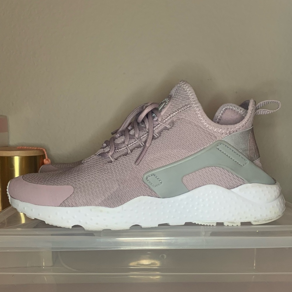 Women’s Nike Air Huarache Ultra in rose/white